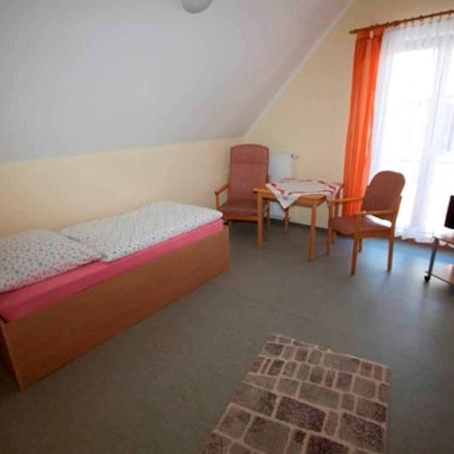 Rhoen Panorama Hostel Poppenhausen Buitenkant foto