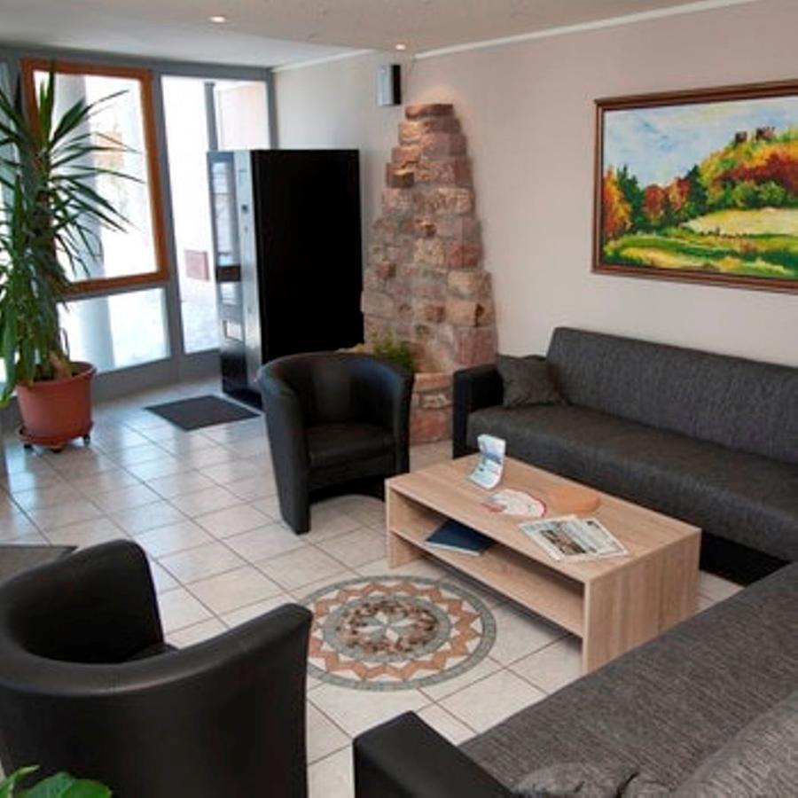 Rhoen Panorama Hostel Poppenhausen Buitenkant foto